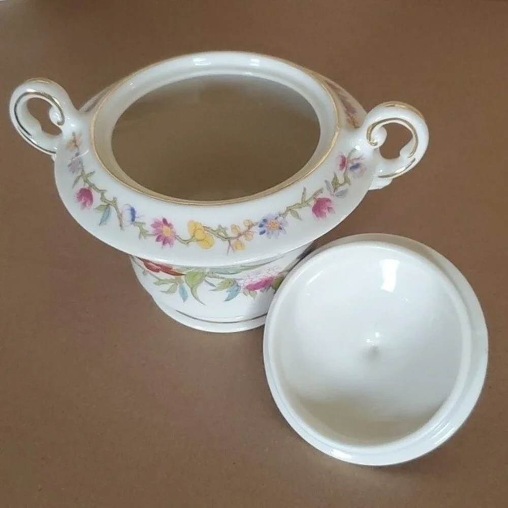Syracuse Old Ivory Bombay pattern SUGAR BOWL AND LID - flaw